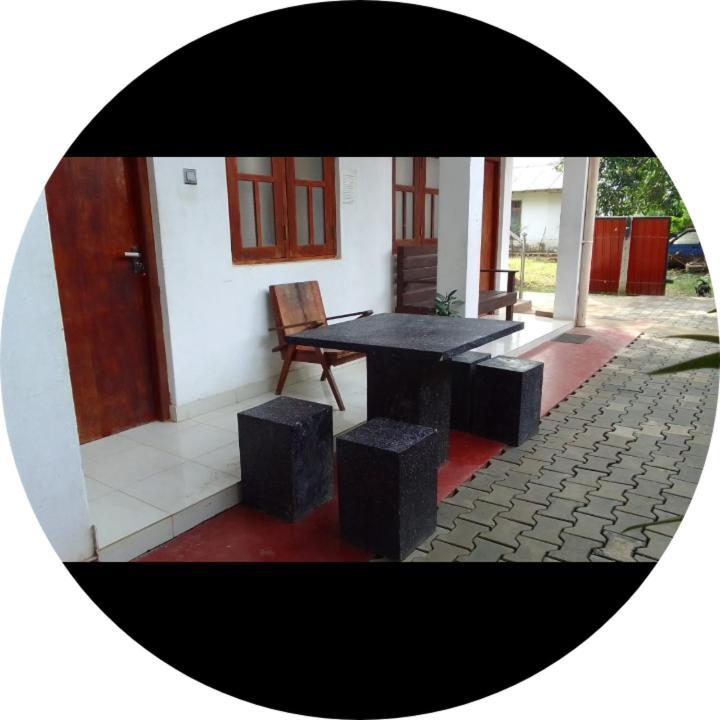 Dinesh Guest House Kataragama Zewnętrze zdjęcie